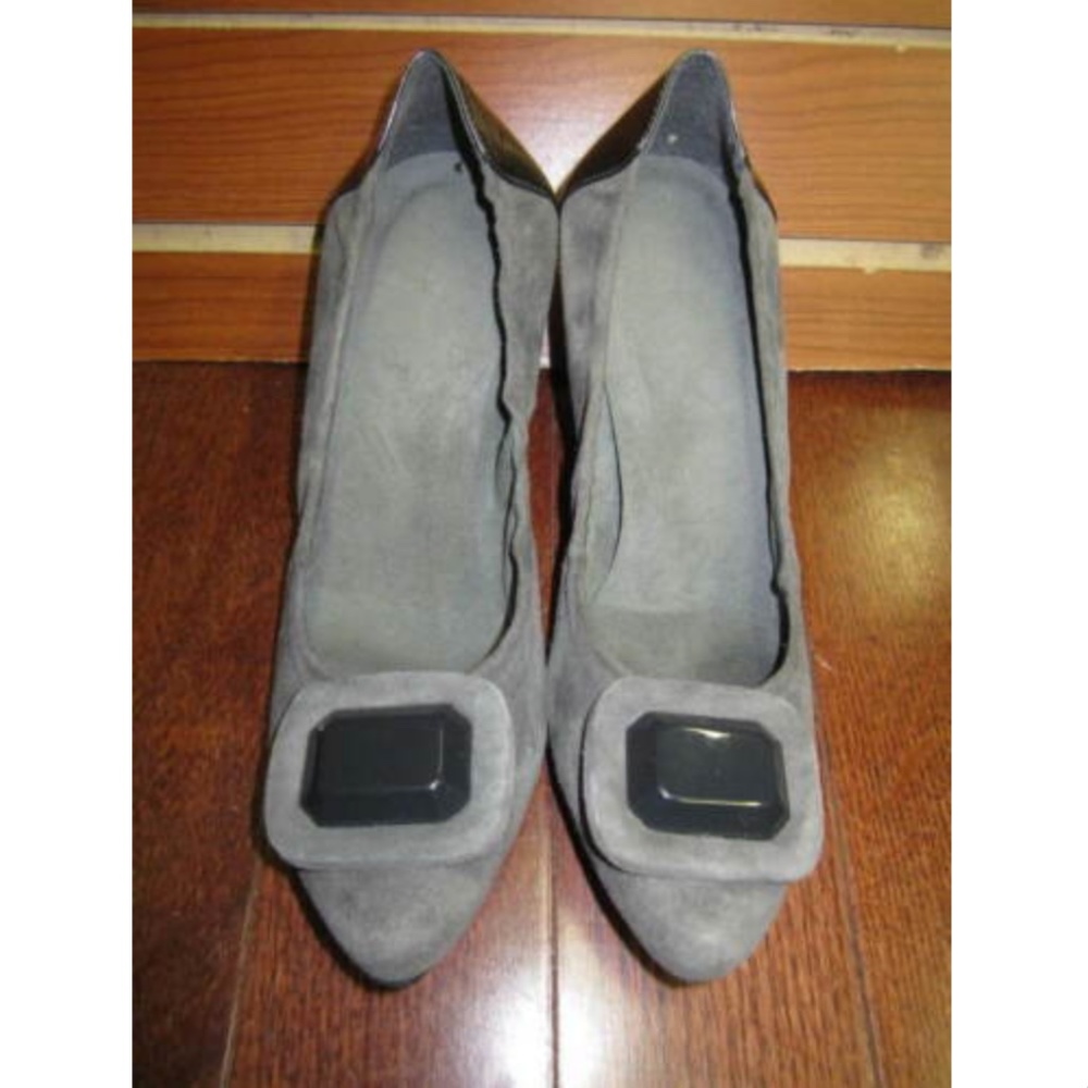Stuart Weitzman Gray Suede Heels Size 7.5 - image 2